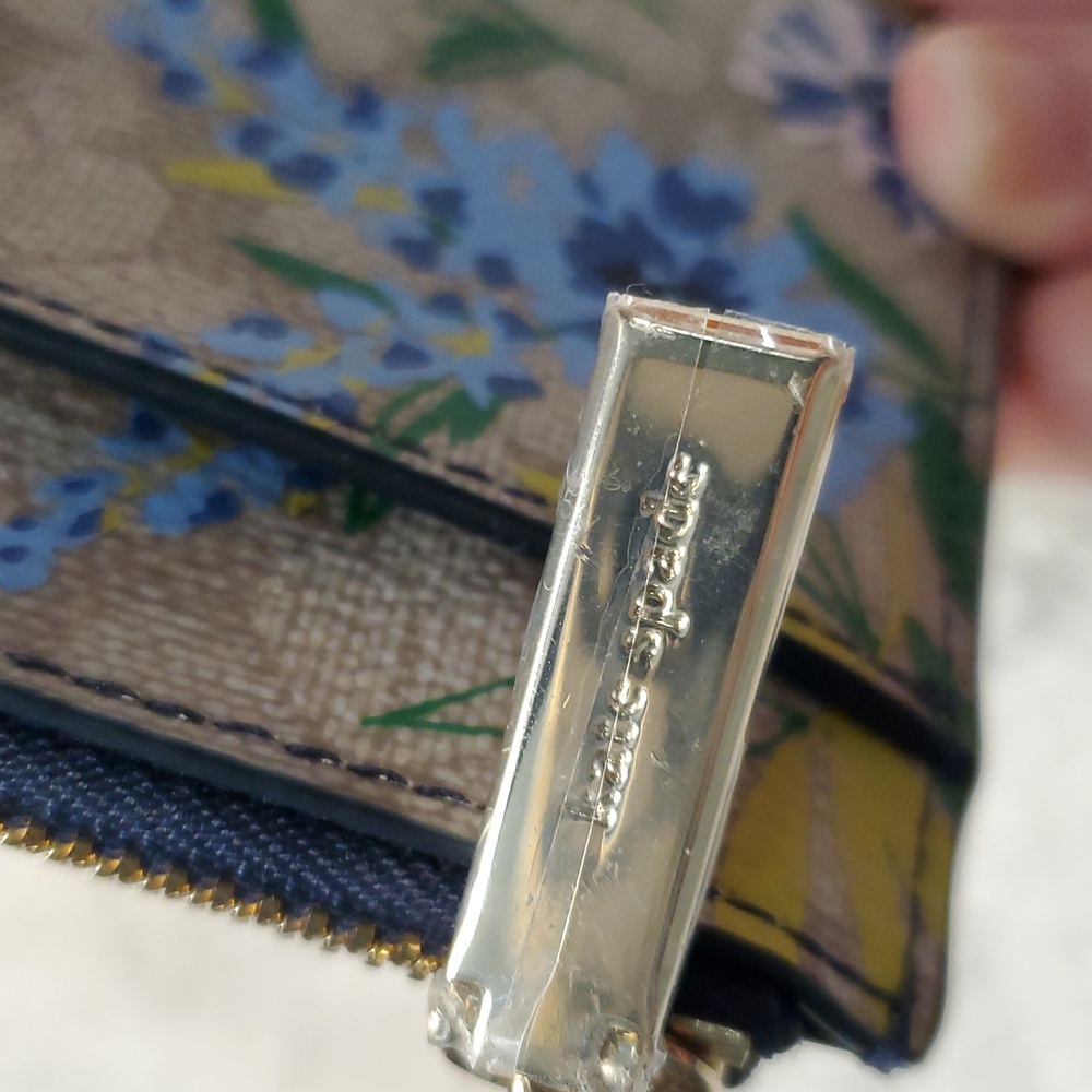 Kate Spade Flower Wallet/ Cardholder - Picture 4 of 10